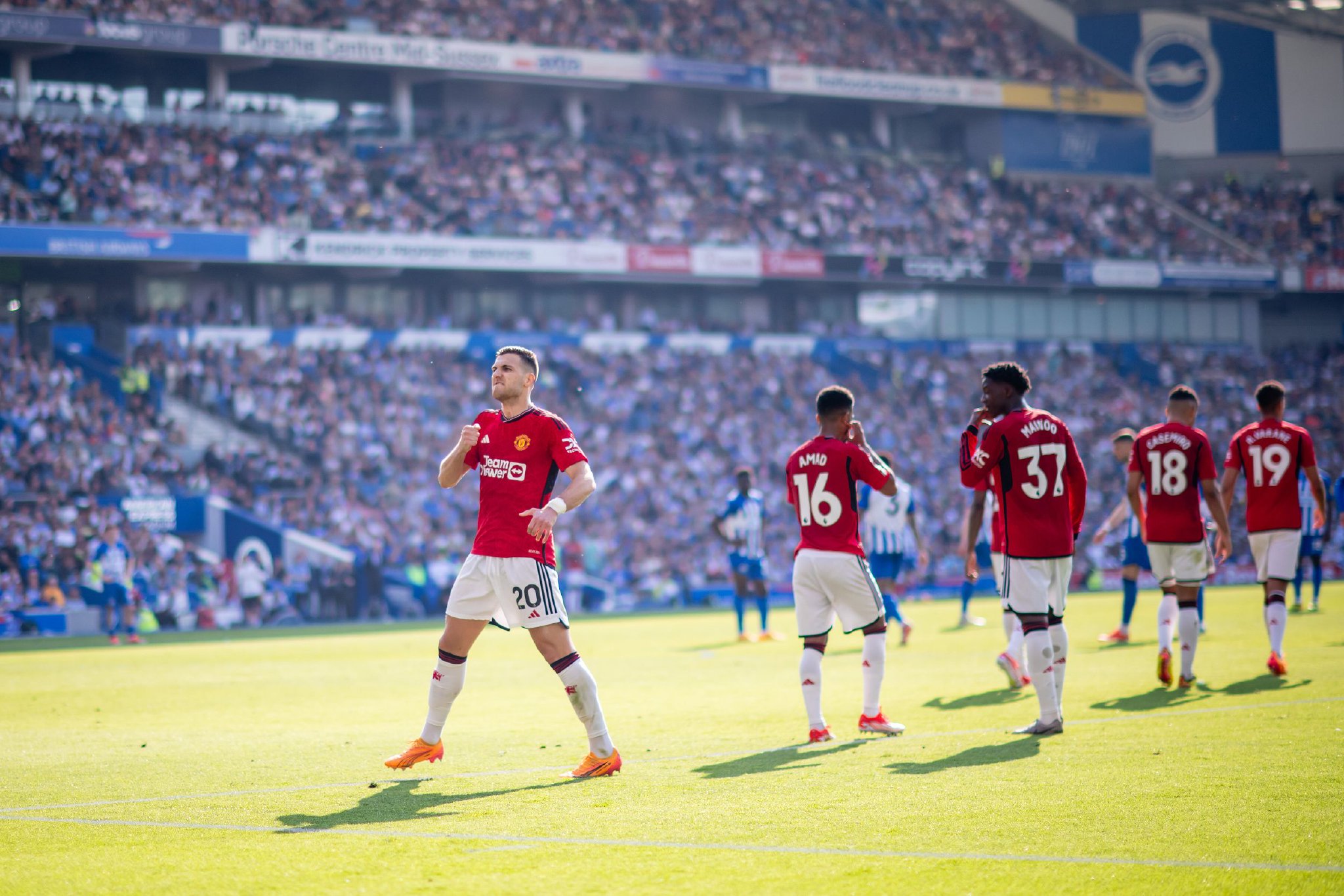 替补出场破门！费兰社媒庆祝胜利：这是鲨鱼时刻🦈💥.